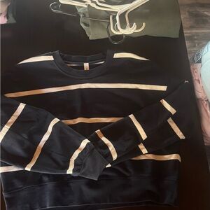 Lululemon Perfectly Oversized Cropped Crew neck size 8 Navy and White EUC